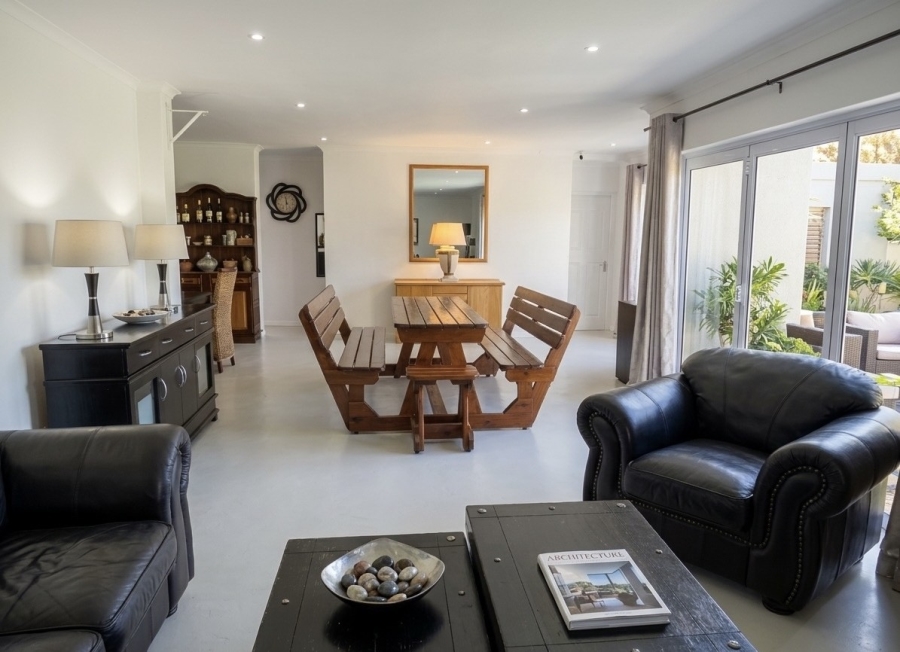 To Let 4 Bedroom Property for Rent in Sunningdale Western Cape